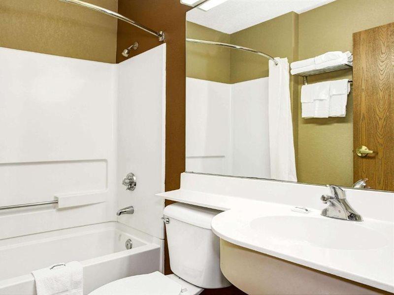 Microtel Inn & Suites By Wyndham Mason Bagian luar foto