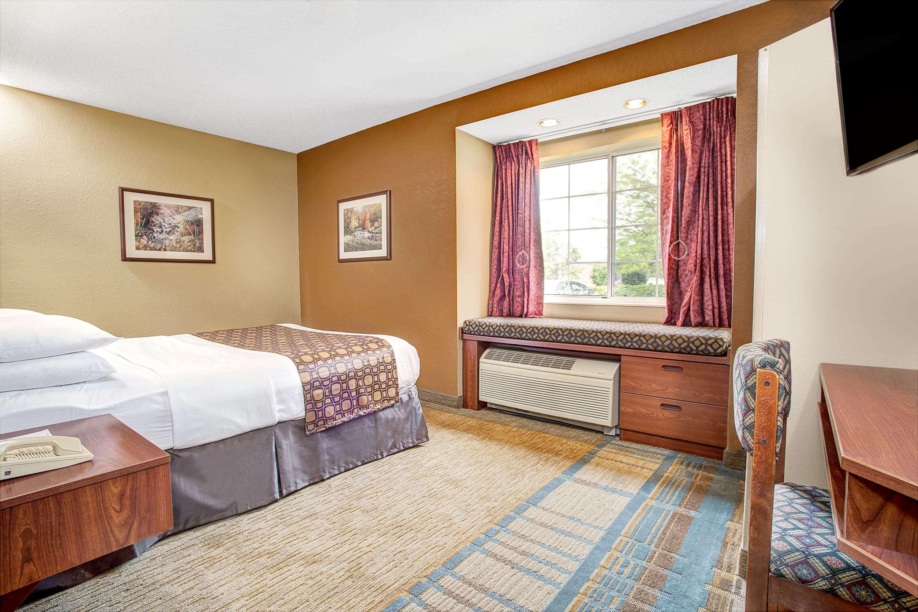 Microtel Inn & Suites By Wyndham Mason Bagian luar foto