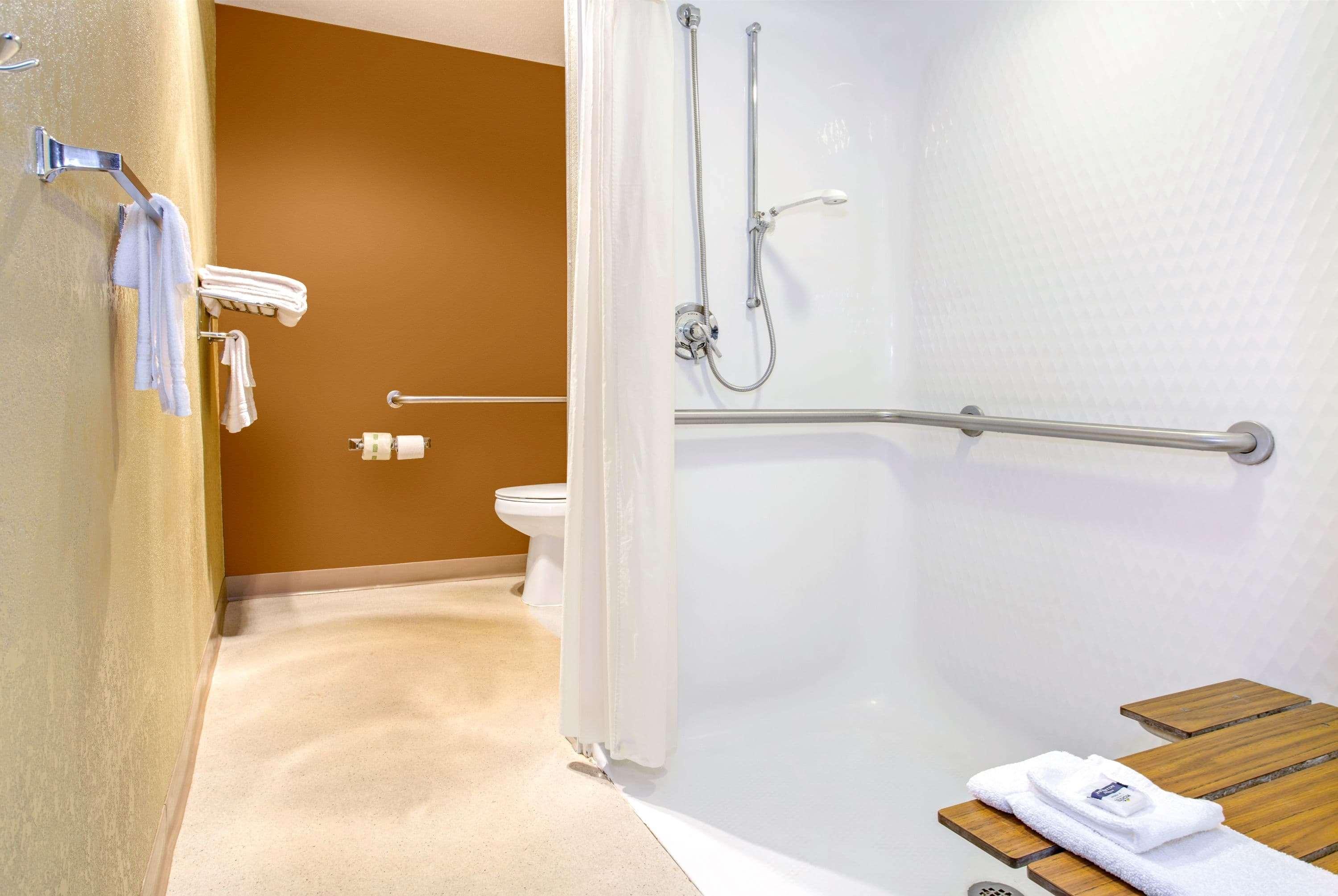 Microtel Inn & Suites By Wyndham Mason Bagian luar foto